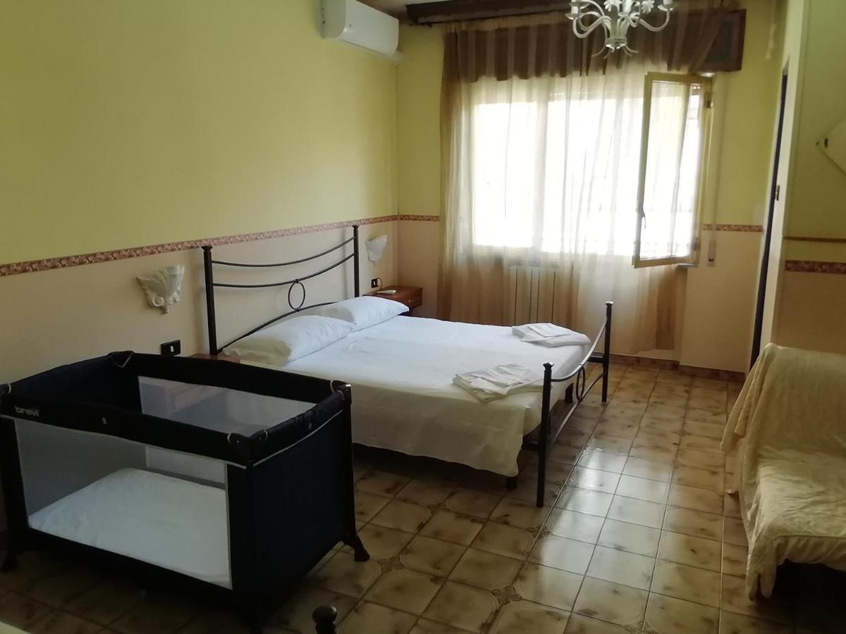 Hotel La Carina 格罗塔米纳尔达 外观 照片